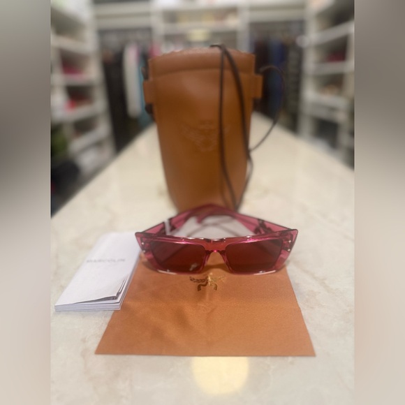 Mcm Worldwide Gorgeous Sunglasses with crossbody leather pouch New with tag - Picture 6 of 13